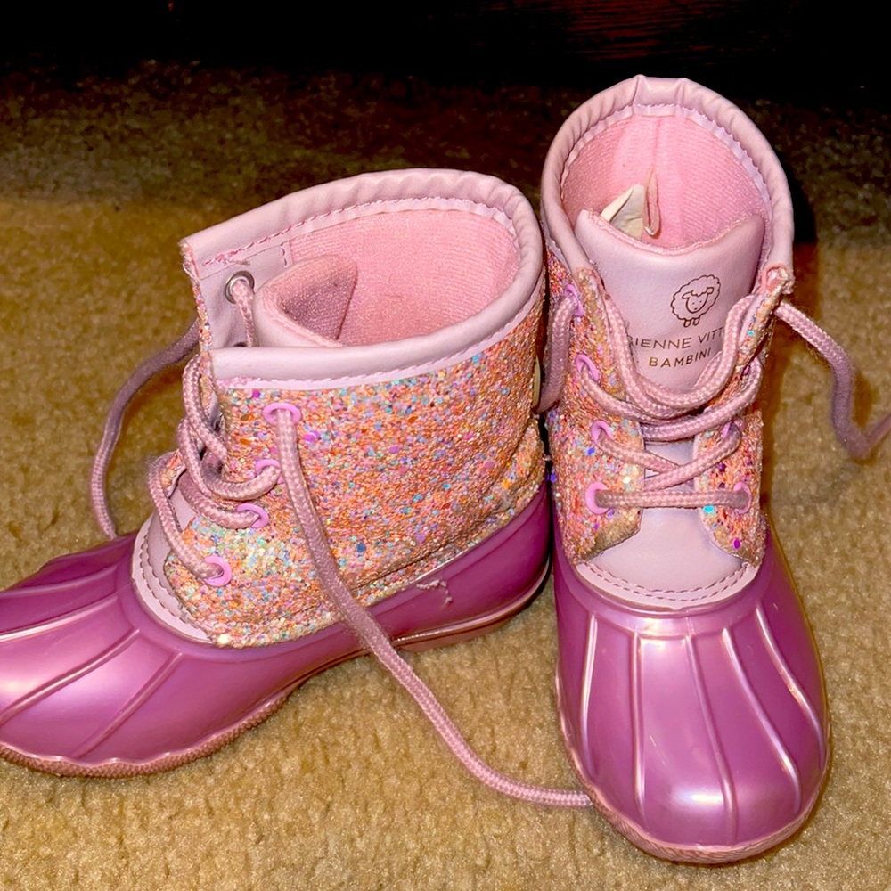 ADRIENNE VITTADINI BAMBINI HOT PINK SPARKLING RAIN BOOTS ☔️